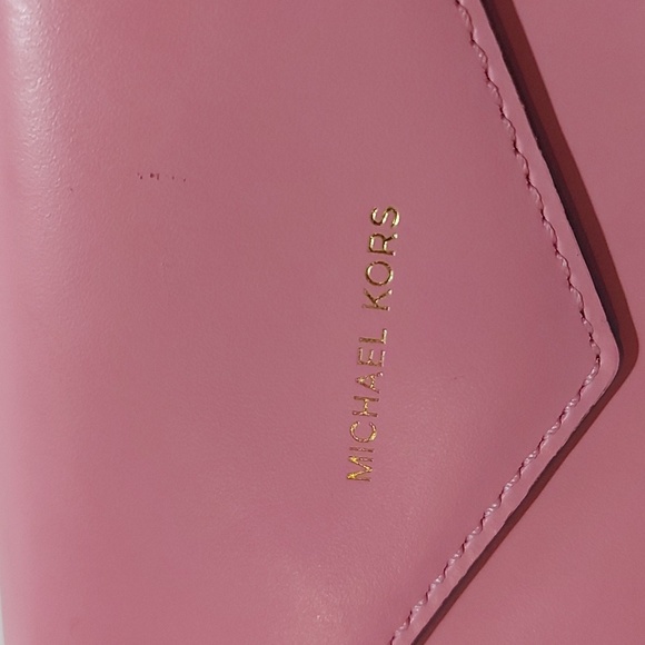 32. MICHEAL KORS PINK WALLET! - Picture 2 of 3